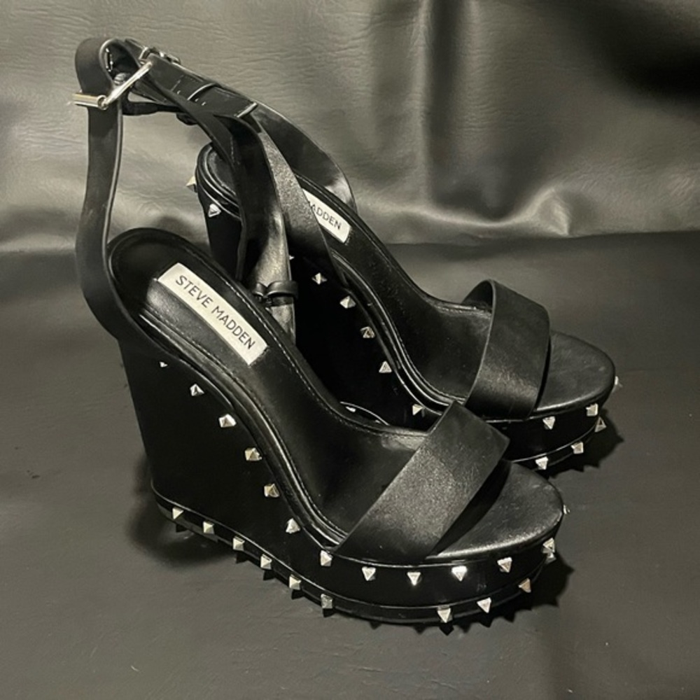 Steve Madden Wedge Heel Studded Shoe size 8